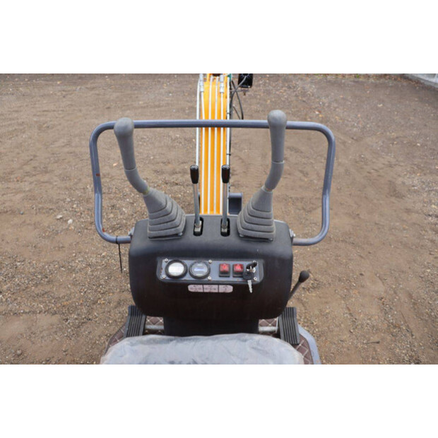 2022 Hytec XV10B-42604739