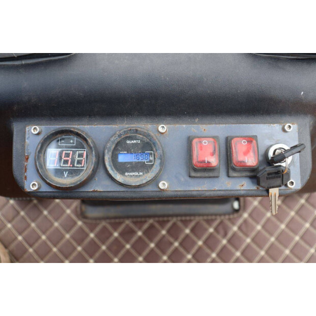 2022 Hytec XV10B-42604748