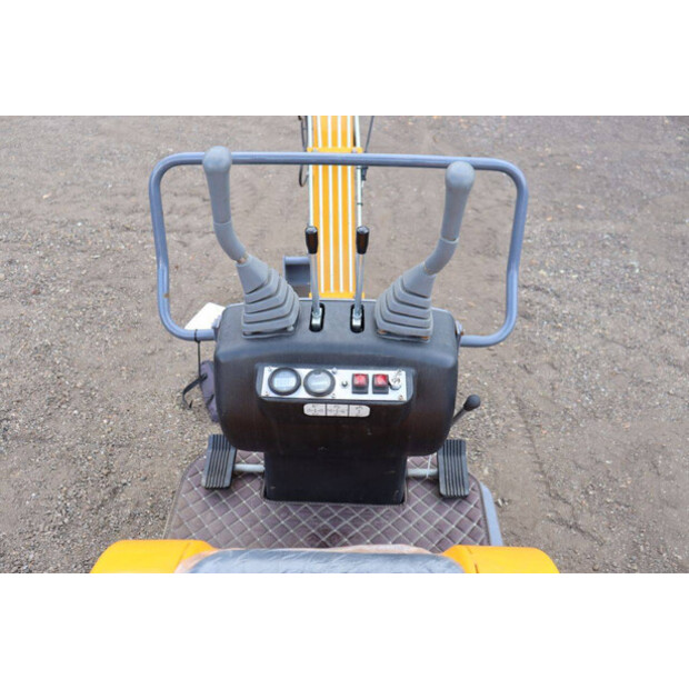 2023 Hytec XV10B-42604785