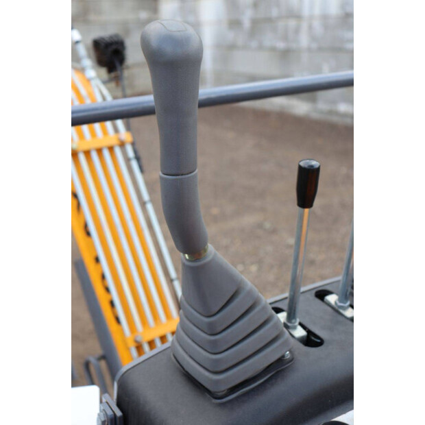2023 Hytec XV10B-42604792