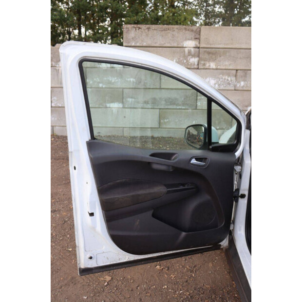 Ford Transit Courier-42605688