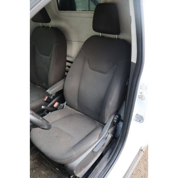 Ford Transit Courier-42605690