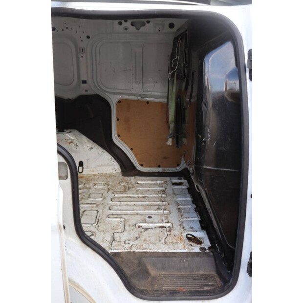 Ford Transit Courier-42605711