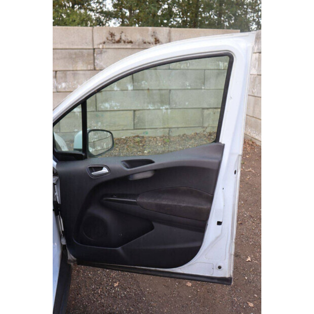Ford Transit Courier-42605713