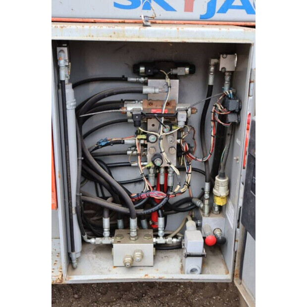 2009 سكايجاك SJ8841-42606571