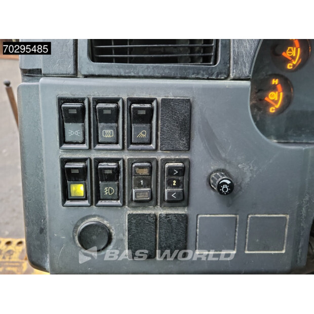 2006 كوماتسو HM300-2-42607660