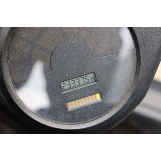 2002 ليندي E16-02-42639835