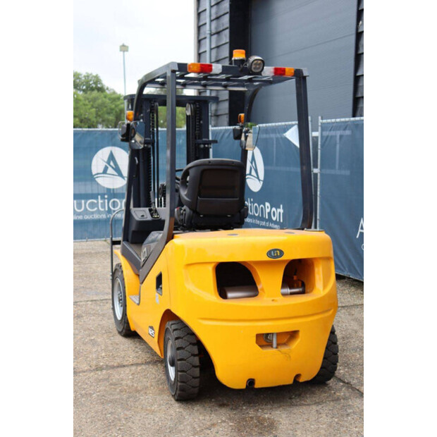 2022 UN FD25T-42640424