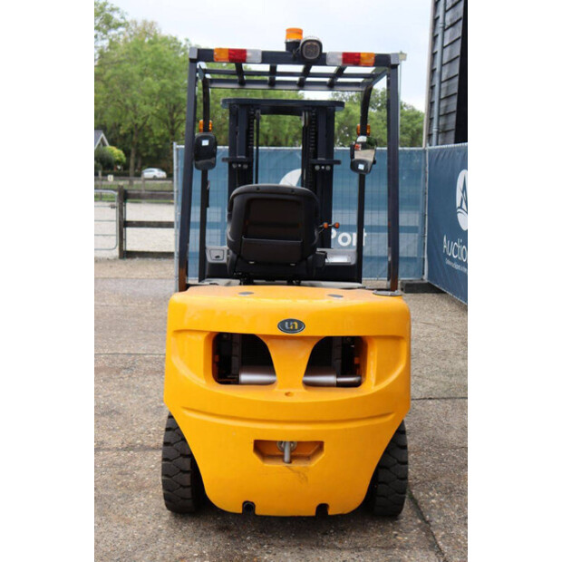 2022 UN FD25T-42640425