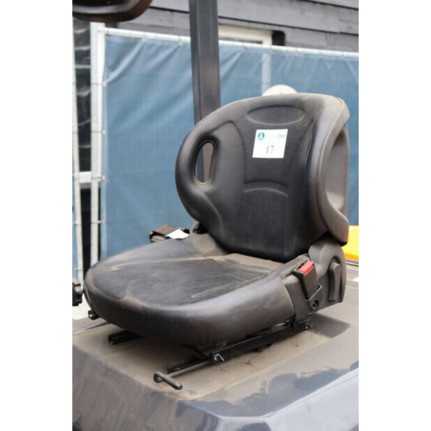 2022 UN FD25T-42640445
