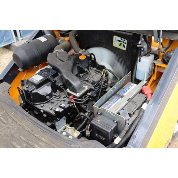 2022 UN FD25T-42640454