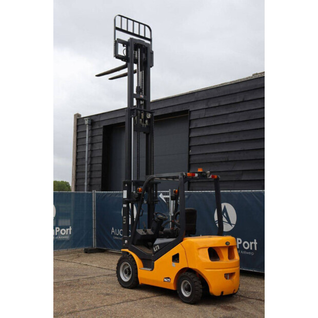 2022 UN FD25T-42640460