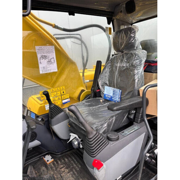 2024 Komatsu PC210-10M0-42640697
