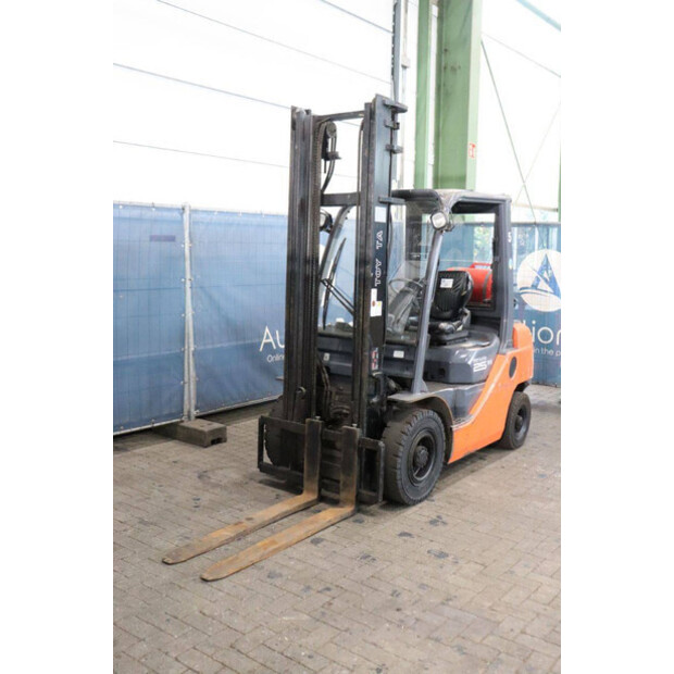 2009 تويوتا 02-8FGF25-42640878