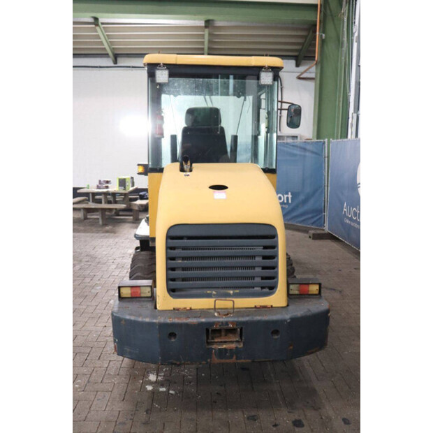 2011 Hytec ZL10A-42641049