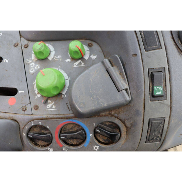 1998 فاهر-دويتس Agrotron 105-42641181