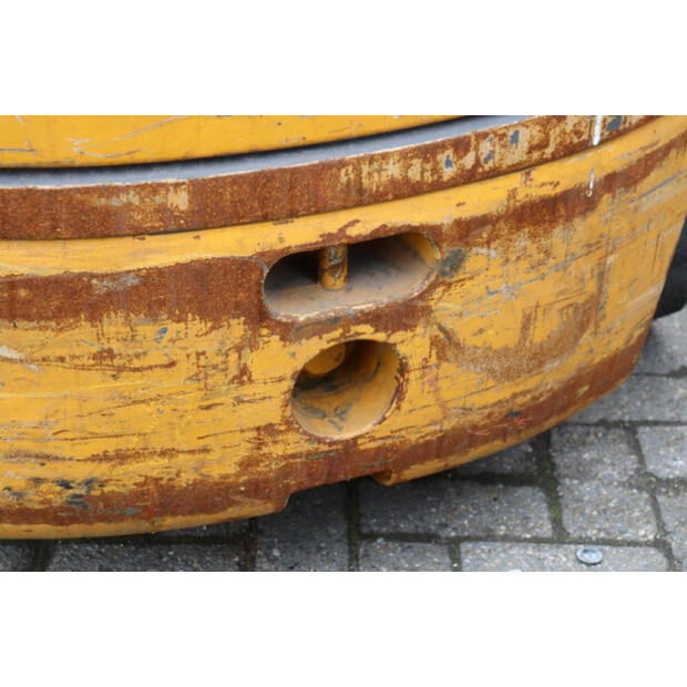 2000 TCM FB25-6-42642597