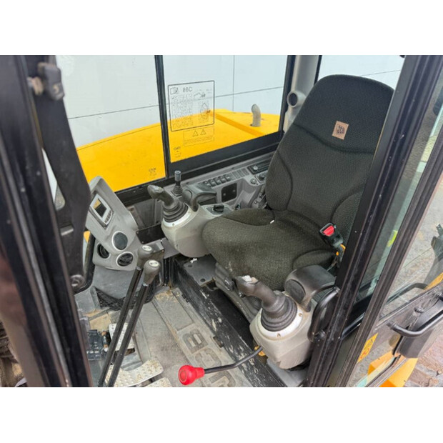 2019 جيه سي بي 86C-1-42644934