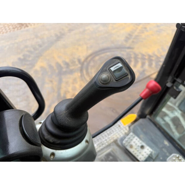 2019 جيه سي بي 86C-1-42644935