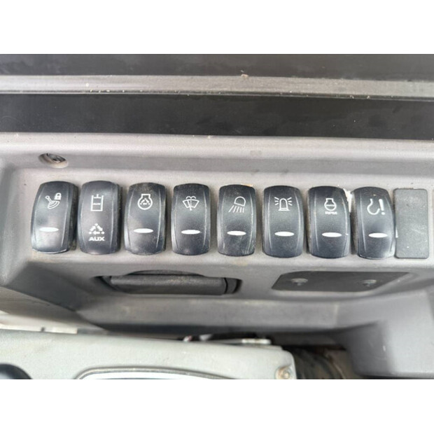 2019 جيه سي بي 86C-1-42644937