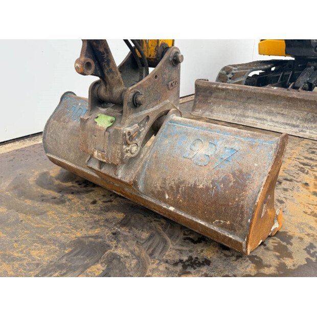 2019 جيه سي بي 86C-1-42644943