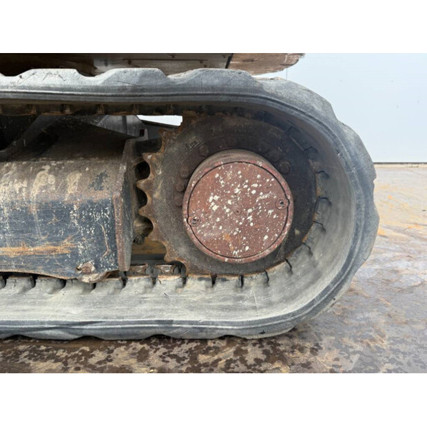 2019 جيه سي بي 86C-1-42644947