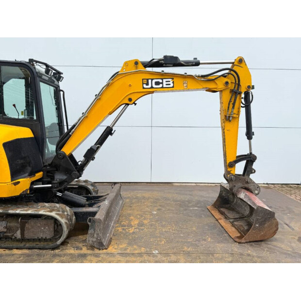 2018 جيه سي بي 48Z-1-42645069