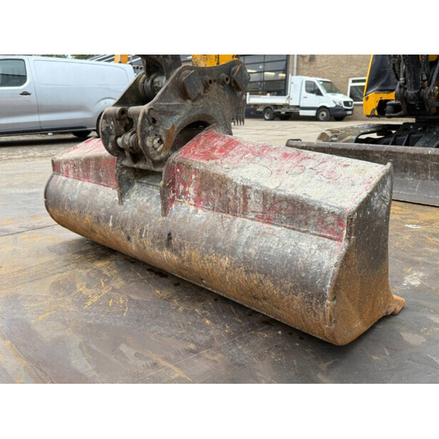 2018 جيه سي بي 48Z-1-42645074