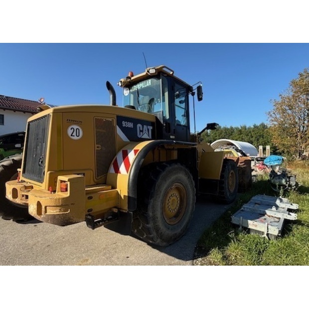 2011 Caterpillar 938H-42654008