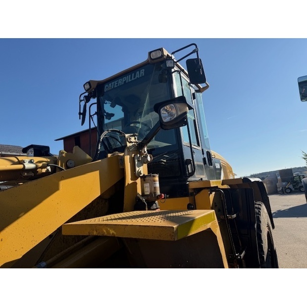 2011 Caterpillar 938H-42654009