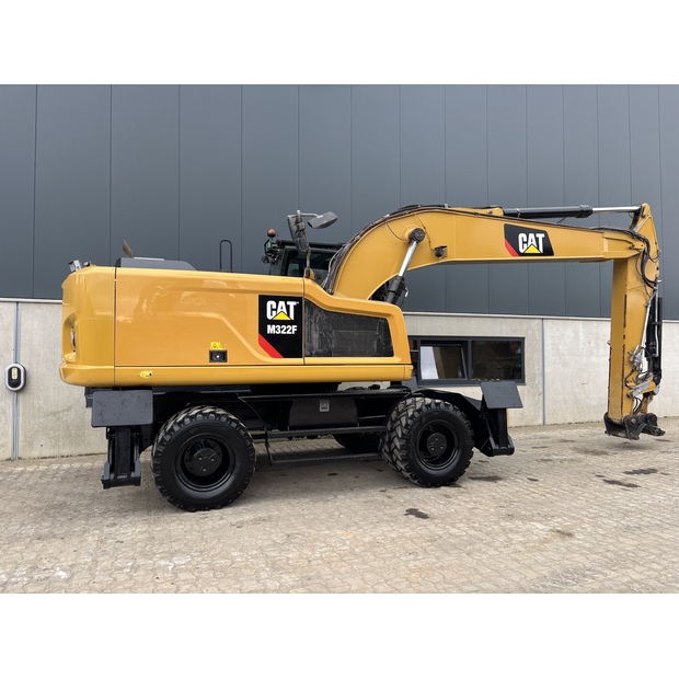 2020 كاتربيلر M322F-42654236