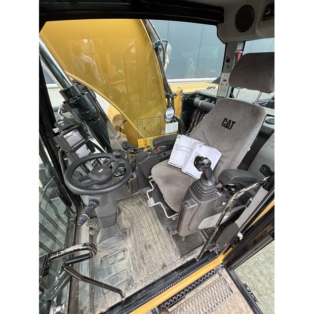 2020 كاتربيلر M322F-42654244