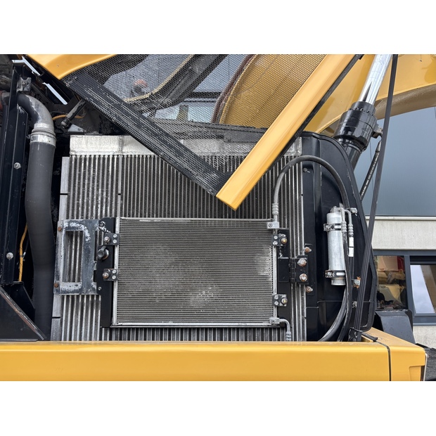 2020 كاتربيلر M322F-42654255