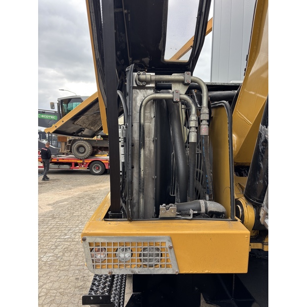 2020 كاتربيلر M322F-42654256