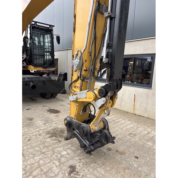 2020 كاتربيلر M322F-42654263