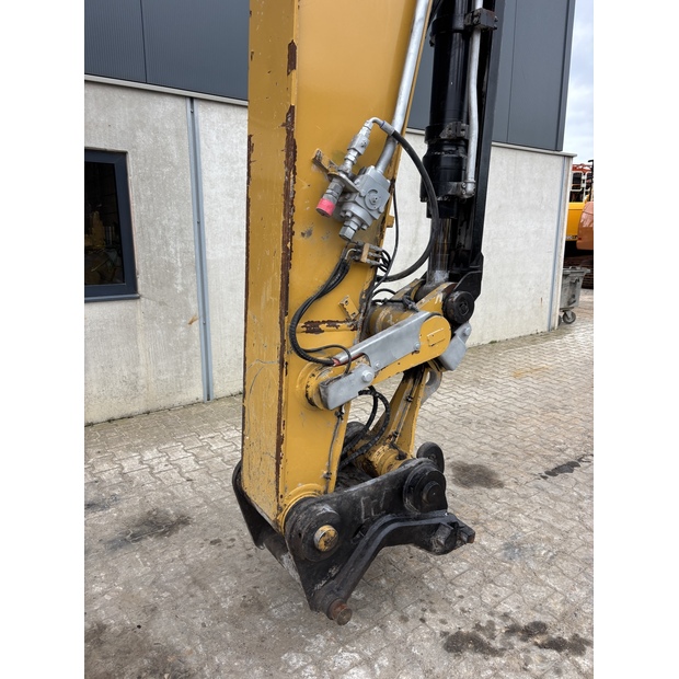 2020 كاتربيلر M322F-42654264