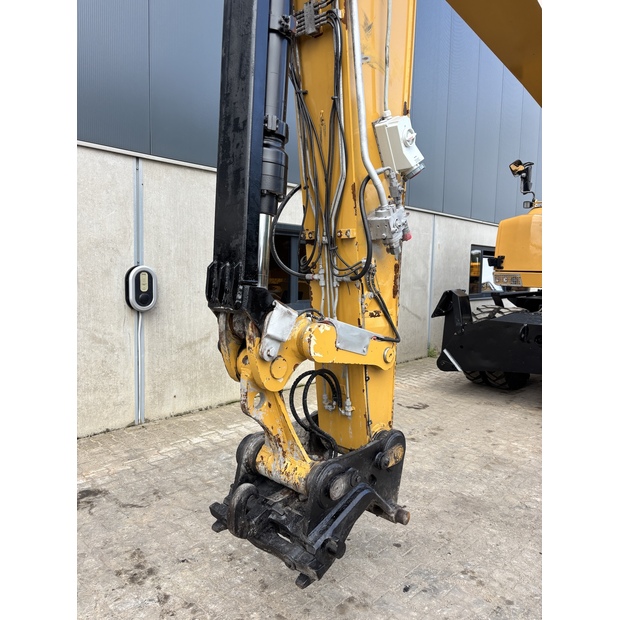 2020 كاتربيلر M322F-42654266