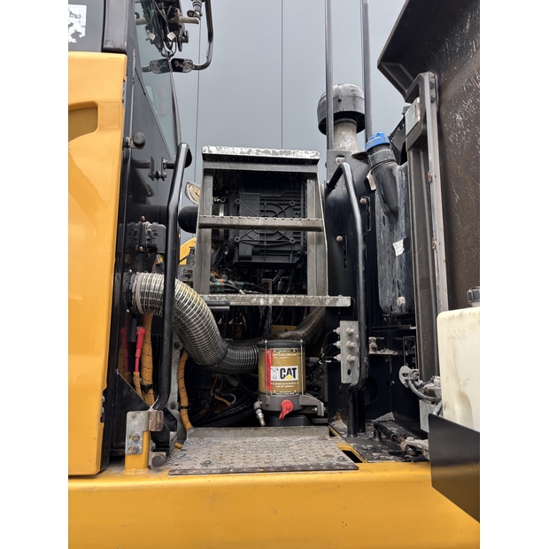 2020 كاتربيلر M322F-42654274