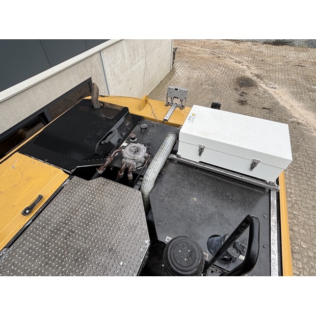 2020 كاتربيلر M322F-42654276