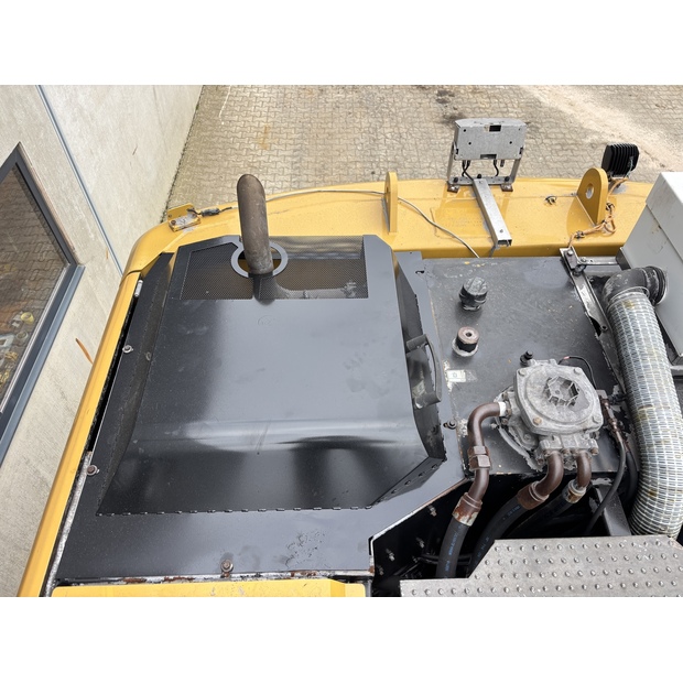 2020 كاتربيلر M322F-42654279