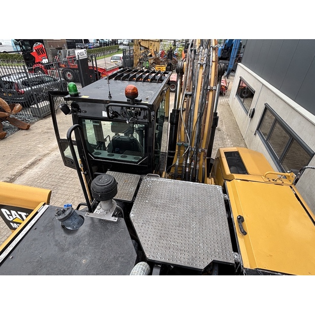 2020 كاتربيلر M322F-42654280