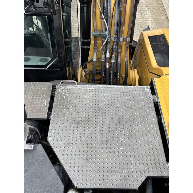 2020 كاتربيلر M322F-42654281