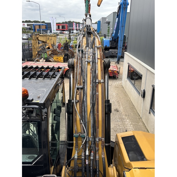 2020 كاتربيلر M322F-42654284