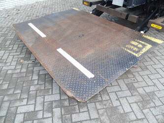 2014-mercedes-benz-axor-1829-1322745-42661068