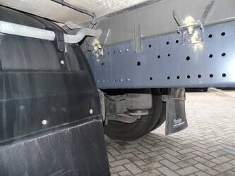 2014-mercedes-benz-axor-1829-1322745-42661091