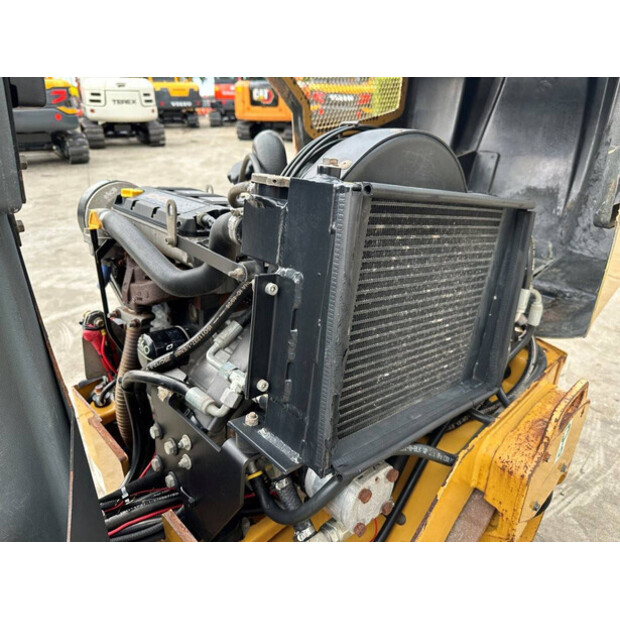 2018 Caterpillar CB14B-42662995