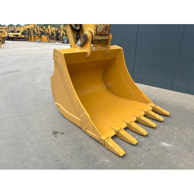 2017 Caterpillar 330F L-42666206