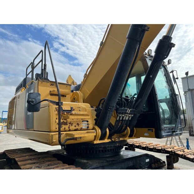 2017 Caterpillar 352F-42666363