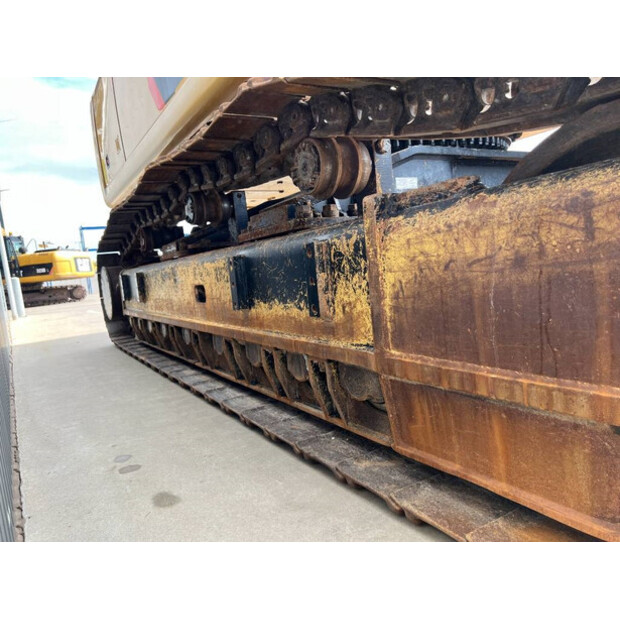 2017 Caterpillar 352F-42666389