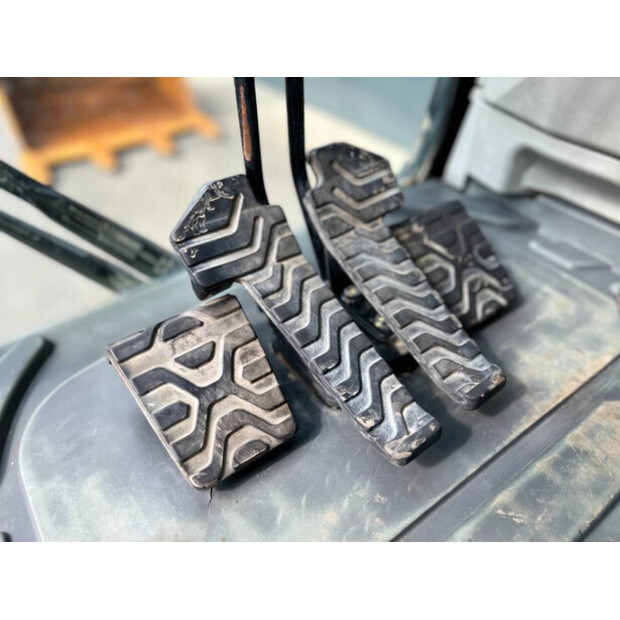 2017 Caterpillar 352F-42666402